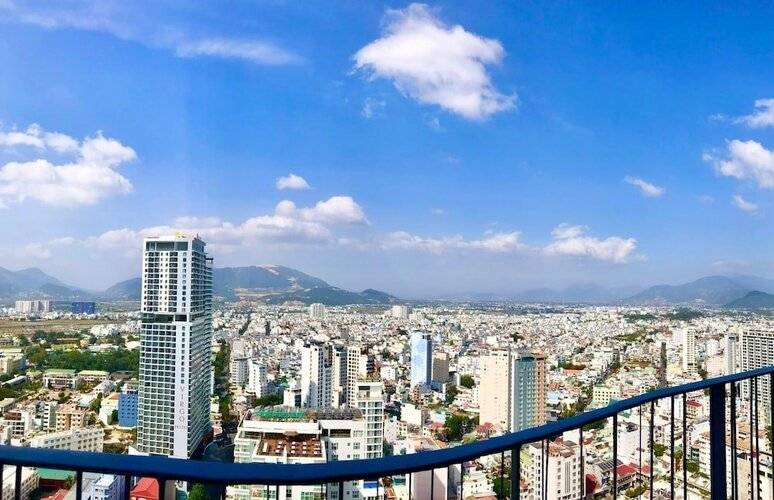 The Golden Seaview Panorama