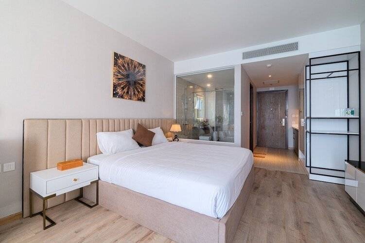 The Golden Seaview Panorama