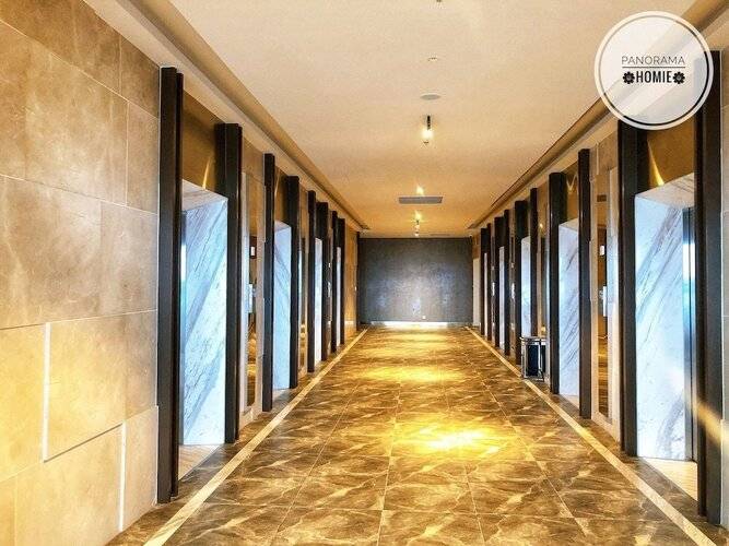 The Golden Seaview Panorama