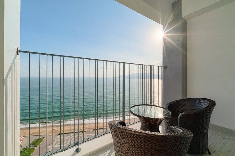 The Golden Seaview Panorama