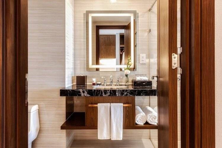 The Golden Seaview Panorama