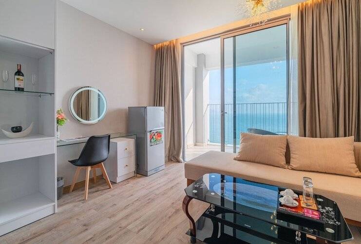 The Golden Seaview Panorama