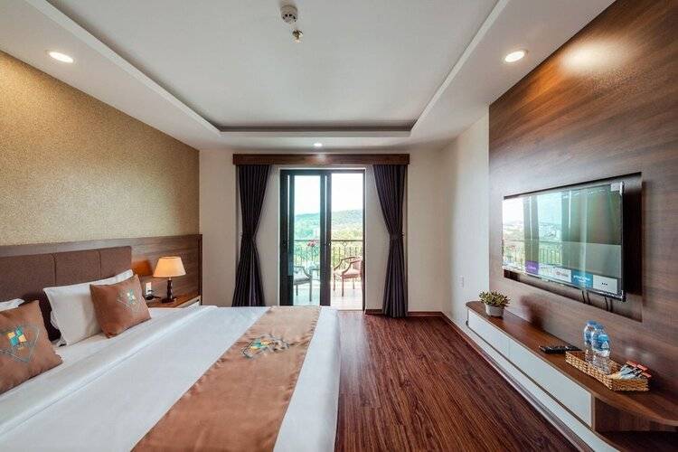 Night Sea Hotel