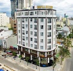 $item['hotel']['name']