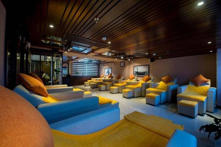 White Sand Hotel & Apartment