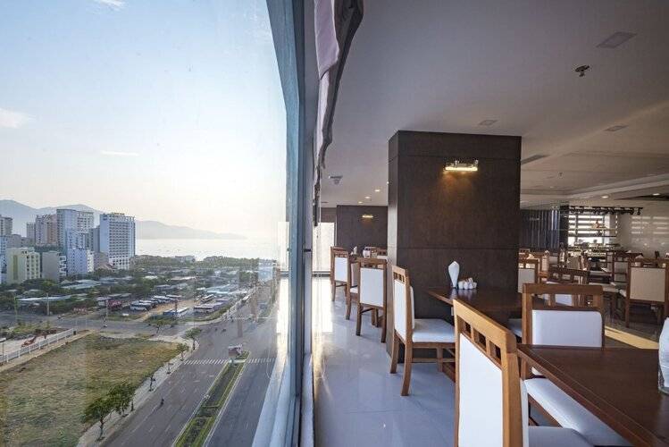 White Sand Hotel & Apartment