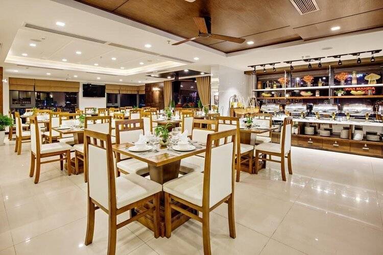 White Sand Hotel & Apartment