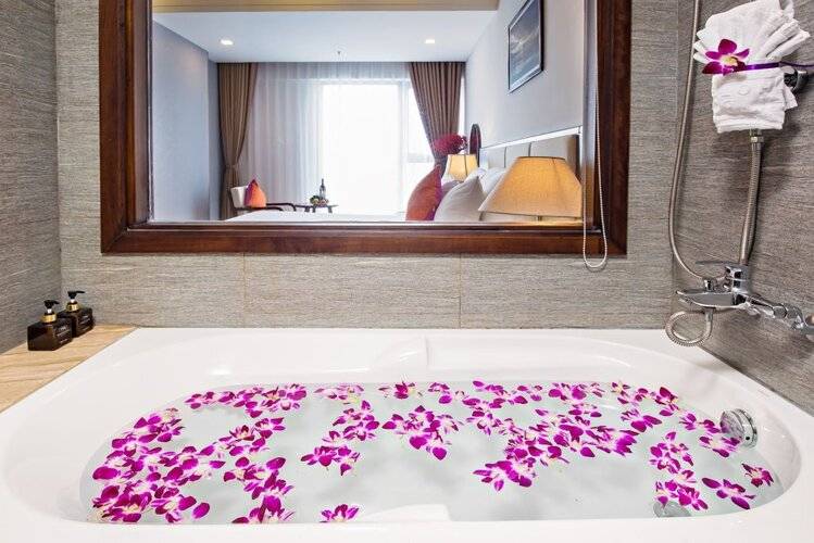 White Sand Hotel & Apartment