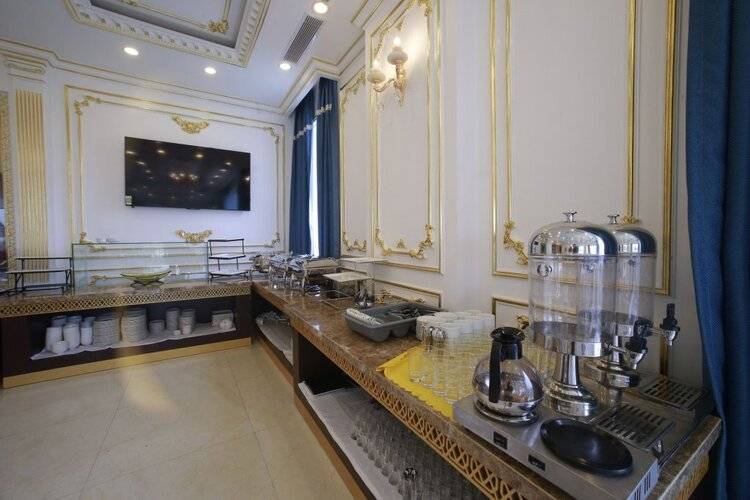 Tuyet Son Hotel