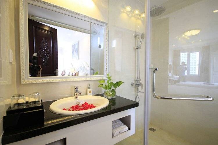 Tuyet Son Hotel