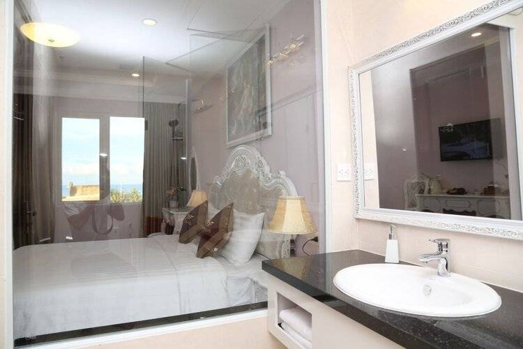 Tuyet Son Hotel