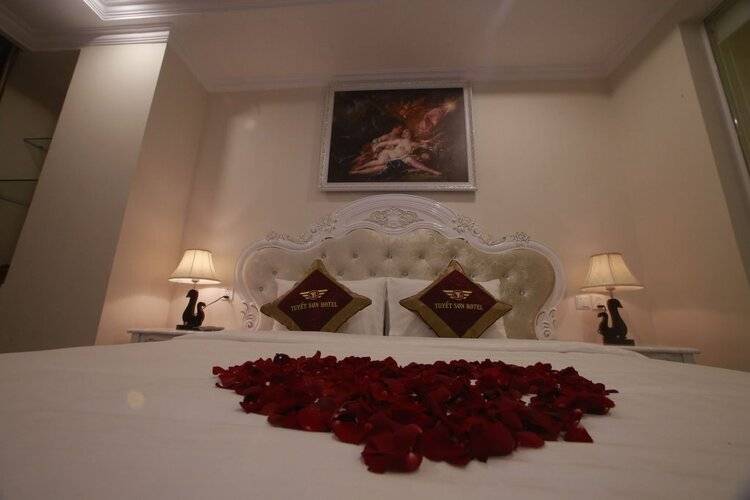 Tuyet Son Hotel