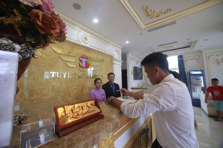 Tuyet Son Hotel