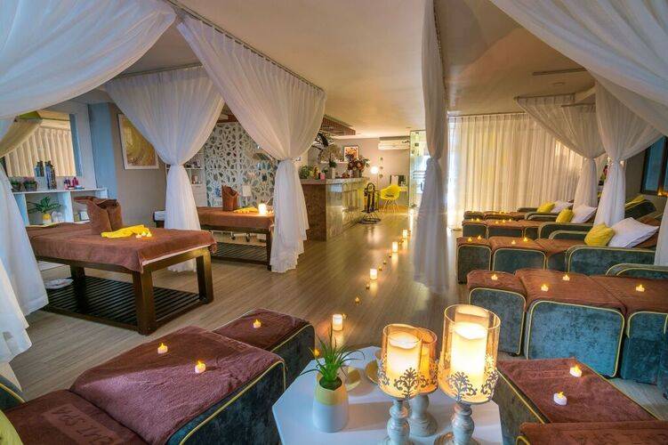 Happy Day Hotel