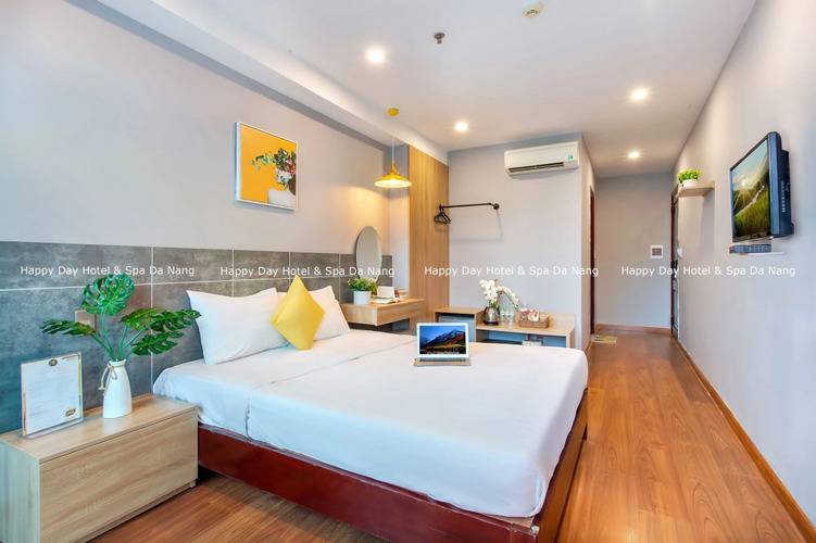 Happy Day Hotel
