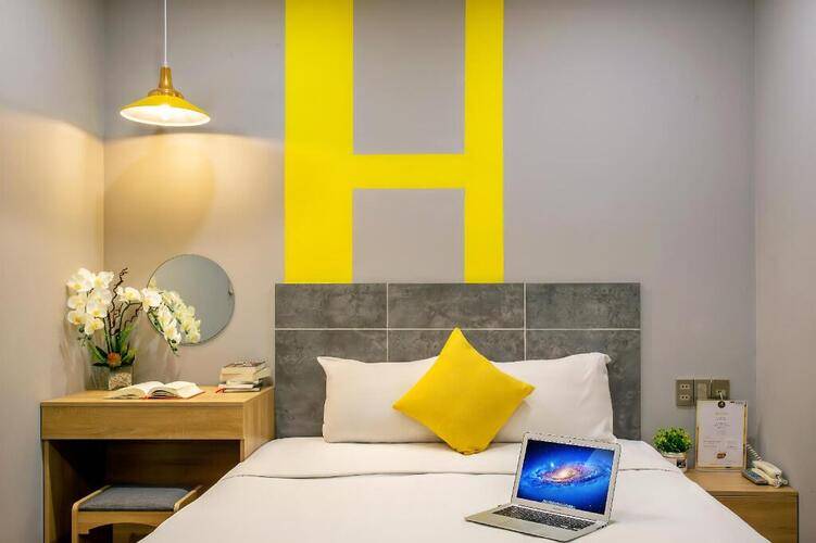 Happy Day Hotel