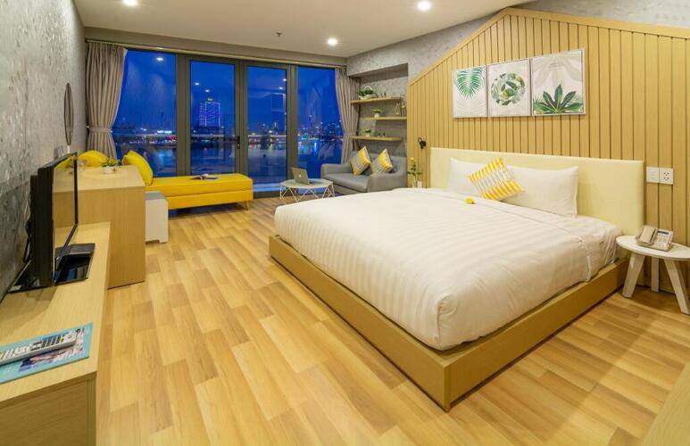 Happy Day Hotel