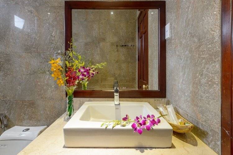 Iris Hotel