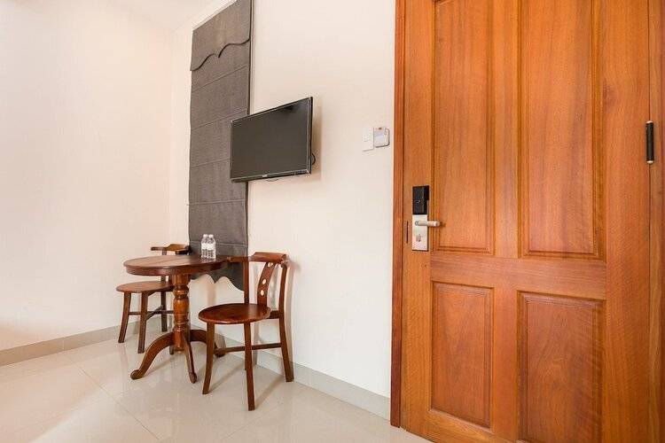 OYO 119 Sunshine Beach Hotel