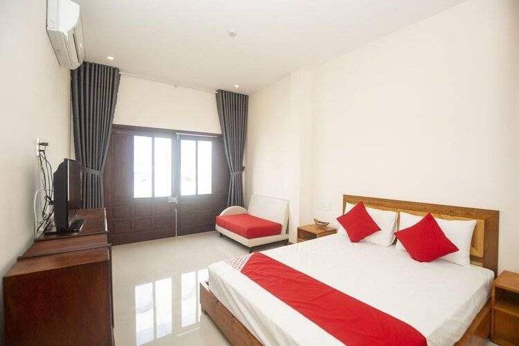 OYO 119 Sunshine Beach Hotel