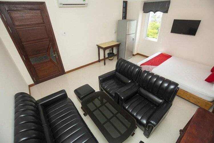 OYO 119 Sunshine Beach Hotel