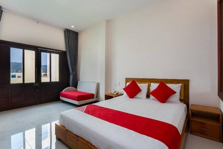 OYO 119 Sunshine Beach Hotel