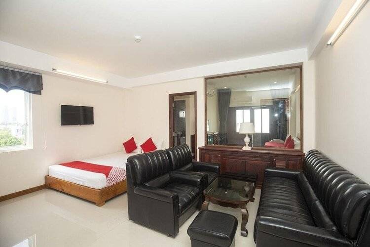 OYO 119 Sunshine Beach Hotel