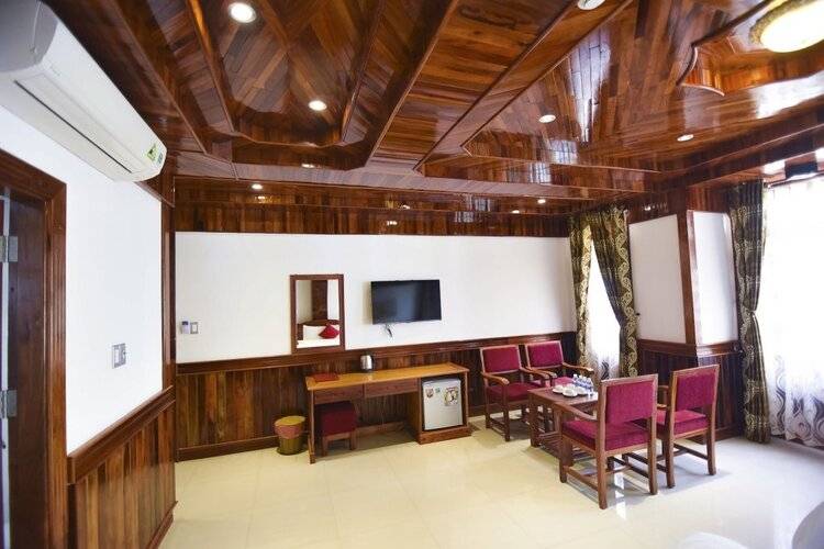 San San Hotel