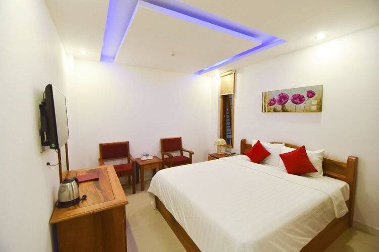 San San Hotel