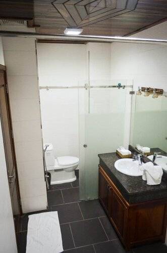 San San Hotel