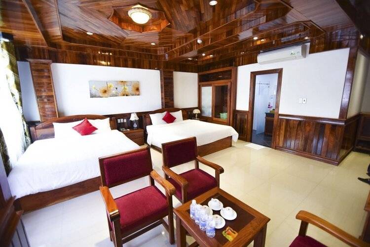 San San Hotel