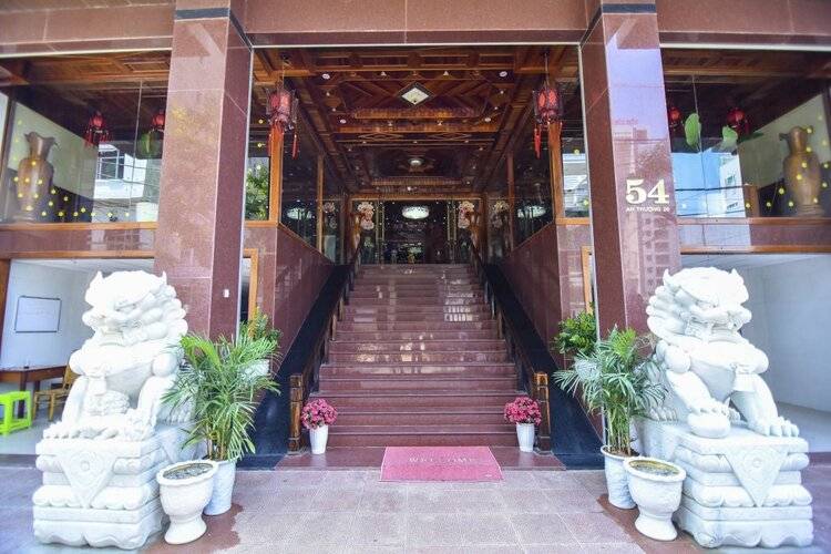 San San Hotel