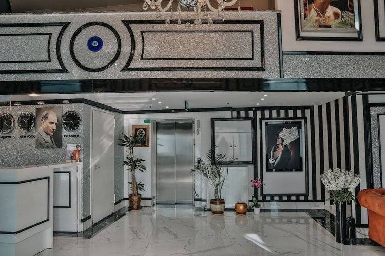 Grand Lark Otel