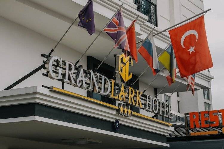 Grand Lark Otel