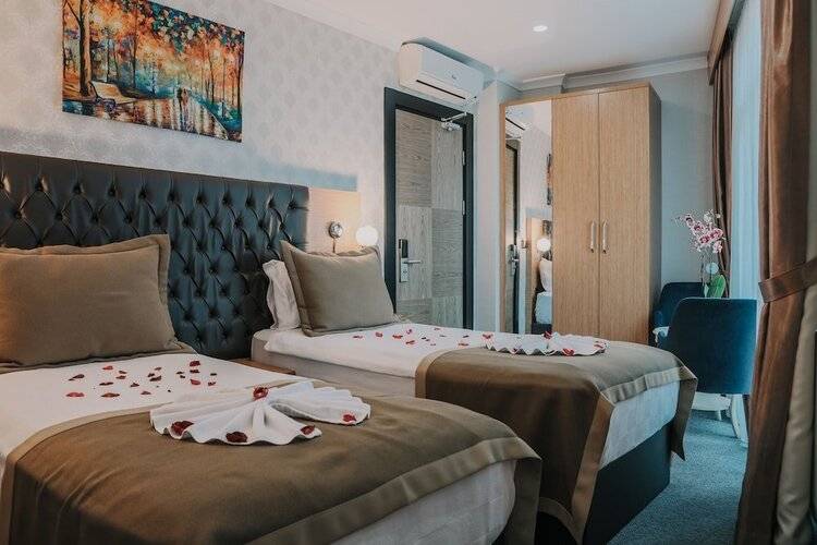 Grand Lark Otel