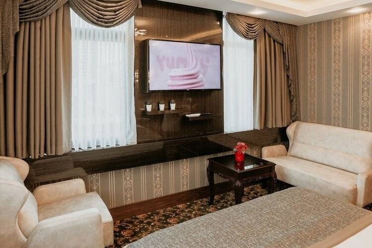 Grand Lark Otel