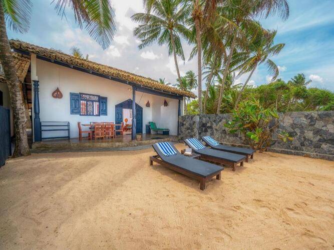 Blue Parrot Beach Villa