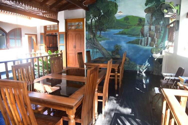 Villa 80