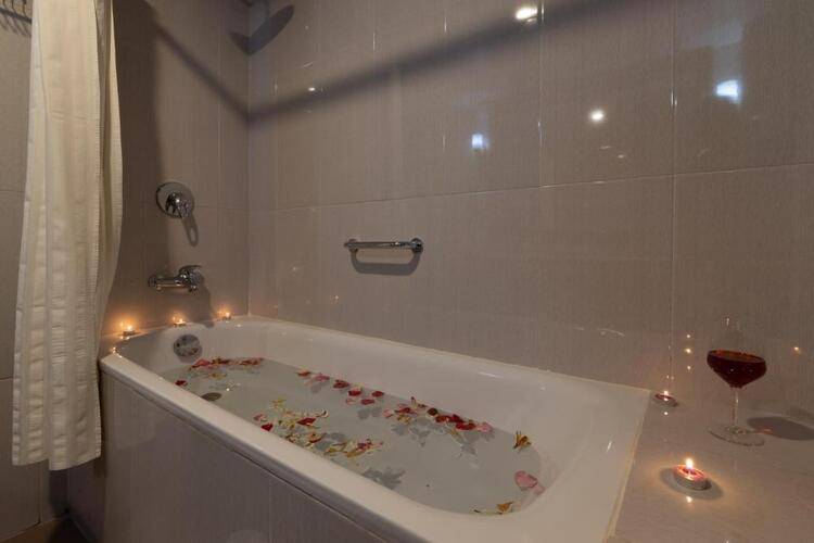 Araliya Green Hills Hotel