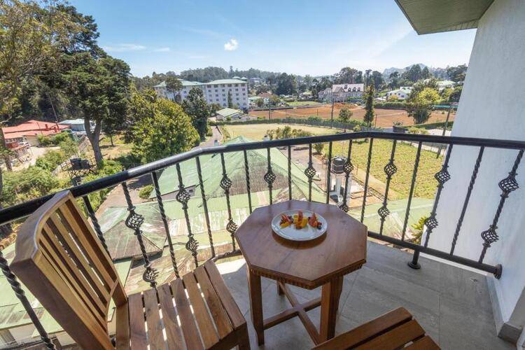 Araliya Green Hills Hotel