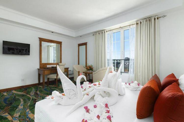 Araliya Green Hills Hotel