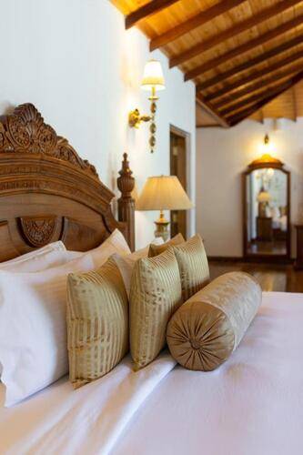 Araliya Green Hills Hotel