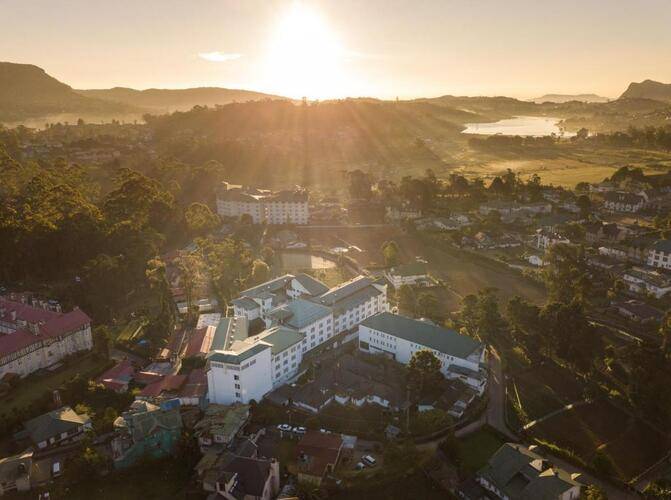 Araliya Green Hills Hotel