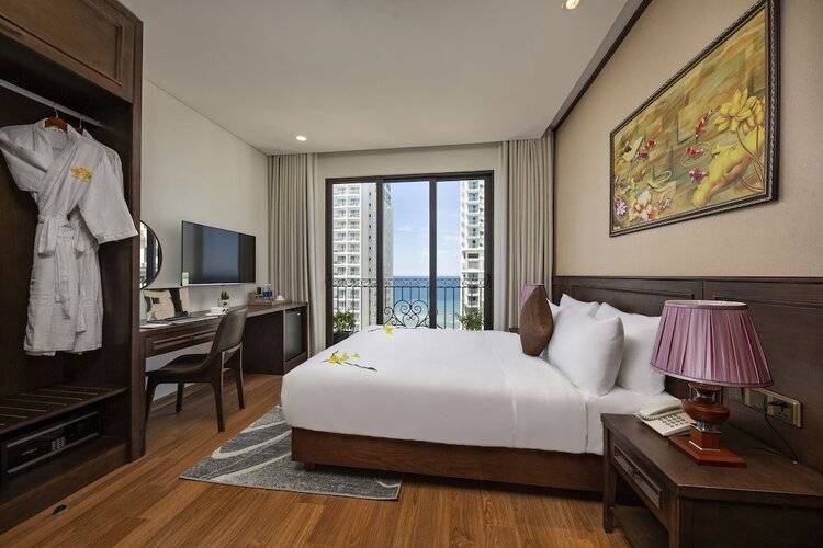 Golden Lotus Hotel
