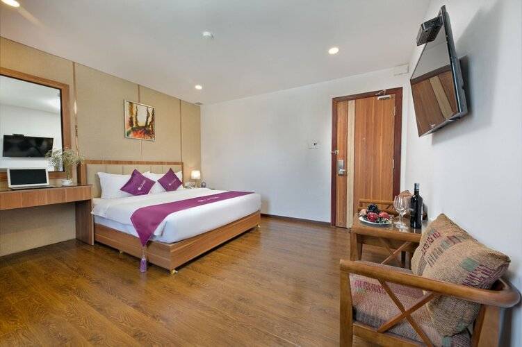Lavender Riverside Hotel