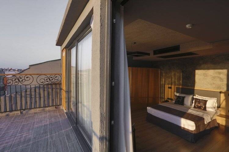Redstone Hotel