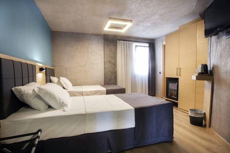 Redstone Hotel
