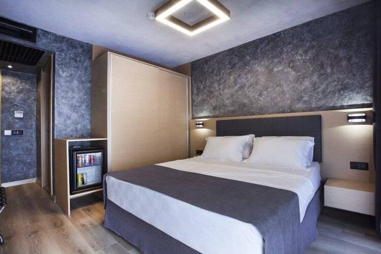 Redstone Hotel