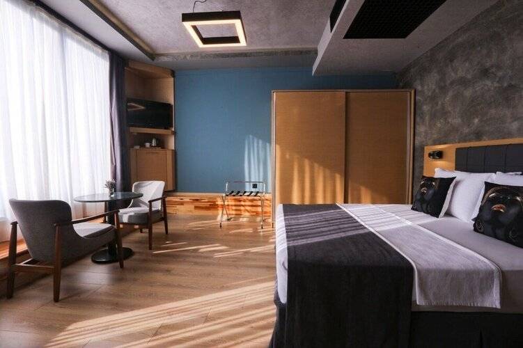 Redstone Hotel