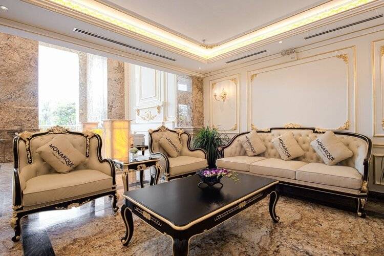 Monarque Hotel